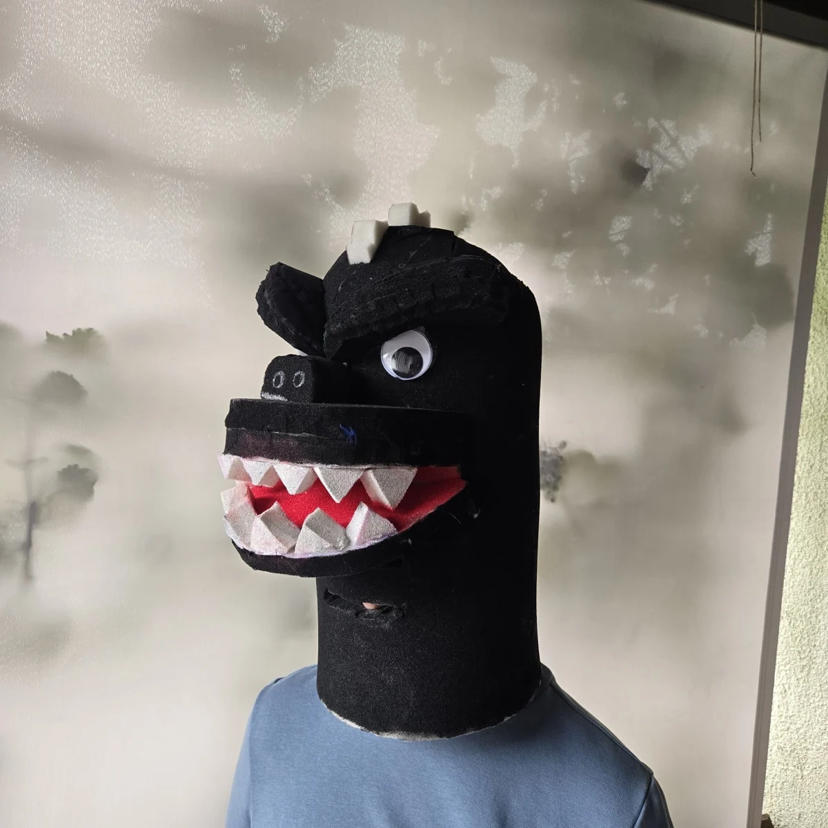 Maske Godzilla, selbst gebastelt, Artur Giesbrecht